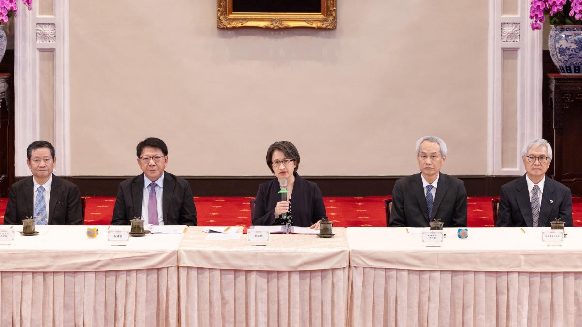 副總統蕭美琴今（31日）上午在總統府內舉行記者會，介紹考試院相關人事。（圖/總統府提供）