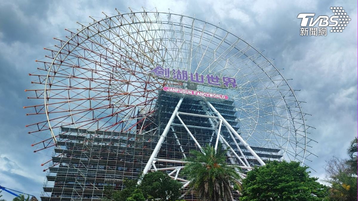 劍湖山摩天輪進行大保養。(圖/TVBS)