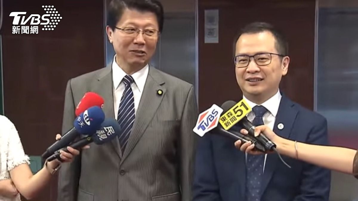 韓國瑜要求「正裝」進國會 謝龍介穿2萬「訂製西裝」