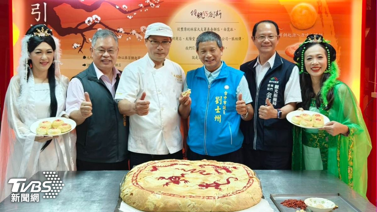 青蛇白蛇展現端午意象。(圖/TVBS)