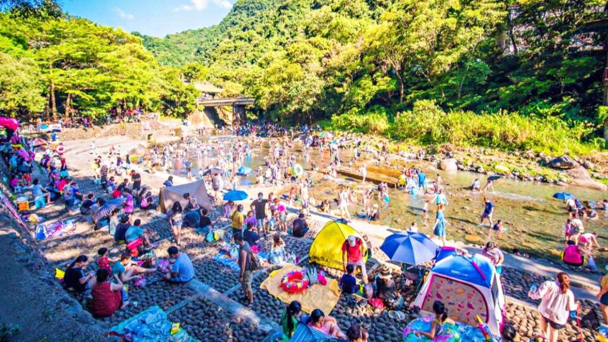 桃園唯一合法「宇內溪戲水區」將在今年夏天回歸,6/1起連續4個月開放。(圖/大手牽小手。玩樂趣提供)