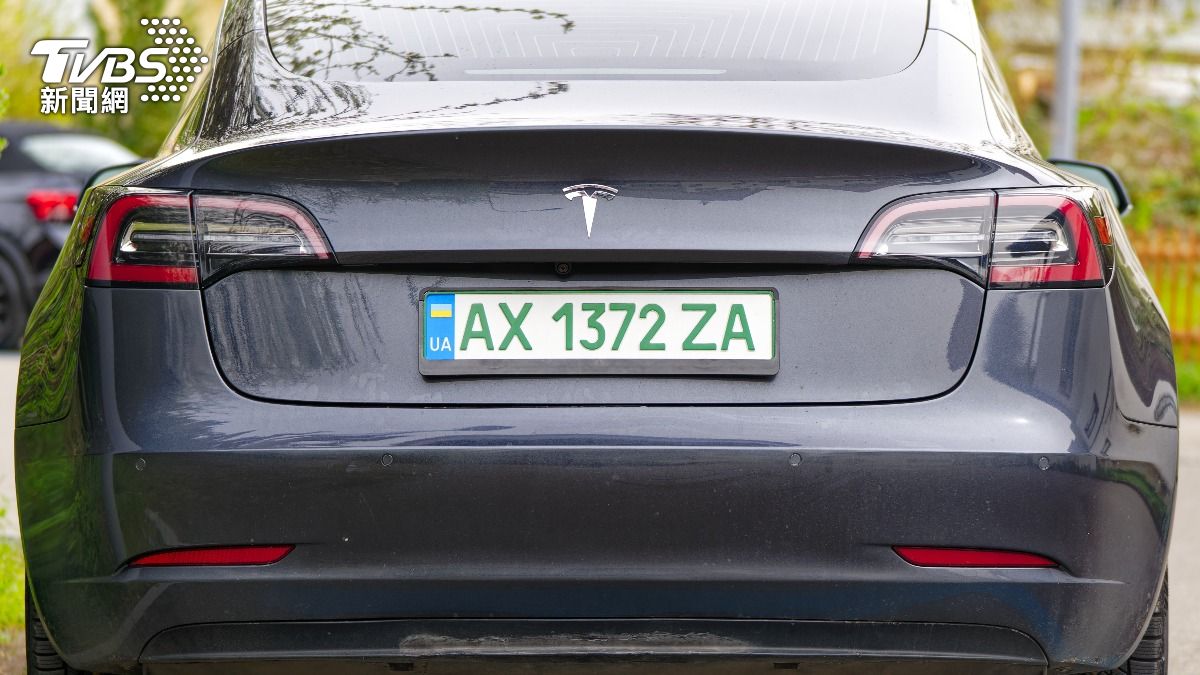 愛車帶來好運!他用「特斯拉車牌」下注 驚喜抱回162萬獎金