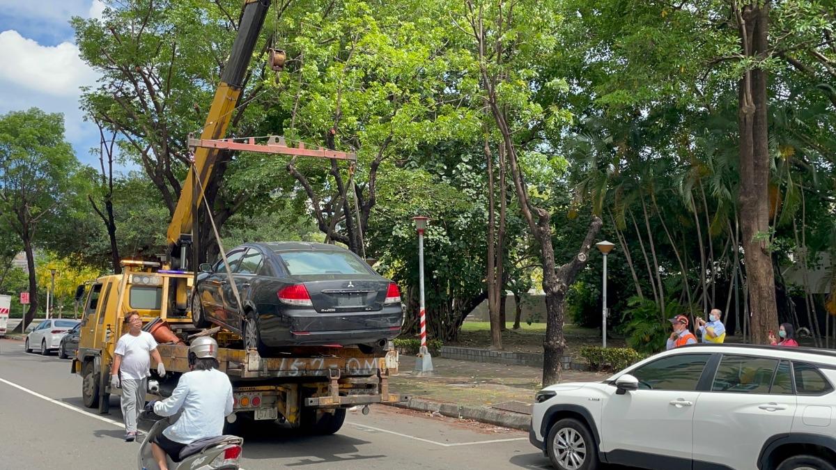 700筆罰單、勞健保費不繳! 高雄分署查封2輛交通霸王車