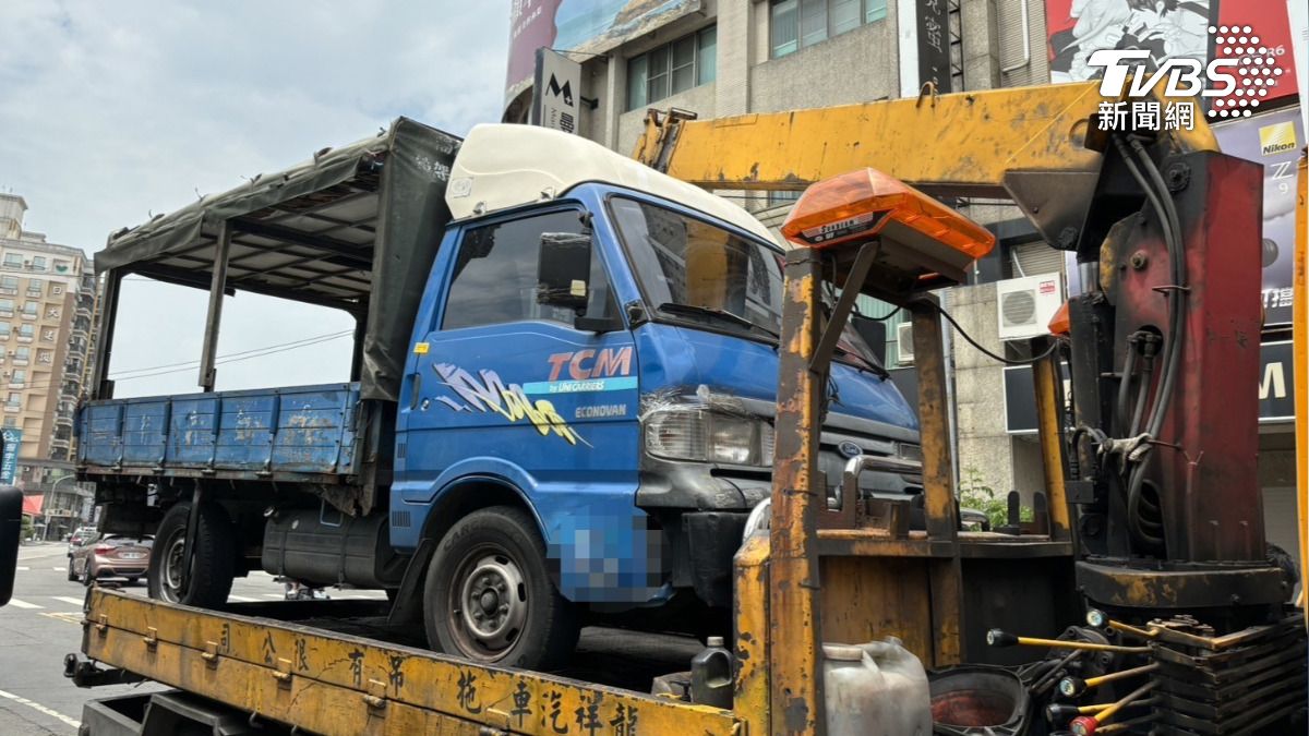 高雄分署查封交通違規大戶車輛。圖／高雄分署提供
