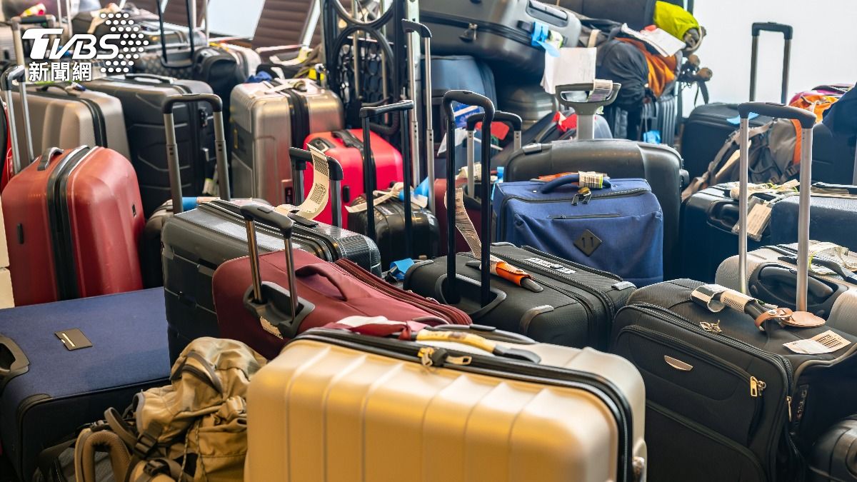 旅客到了機場，卻突然被航空公司告知「航班取消」。（示意圖，非當事人／shutterstock達志影像）