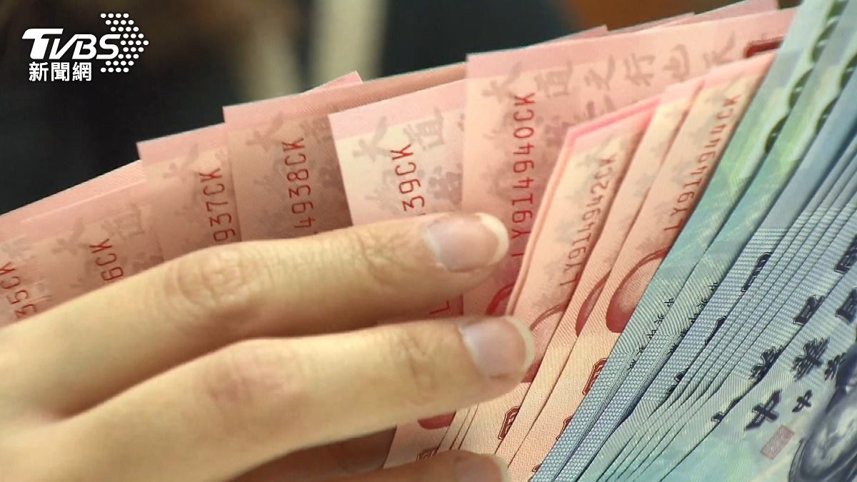 發錢囉！「勞保年金大調升」今首入帳　85萬人領到了