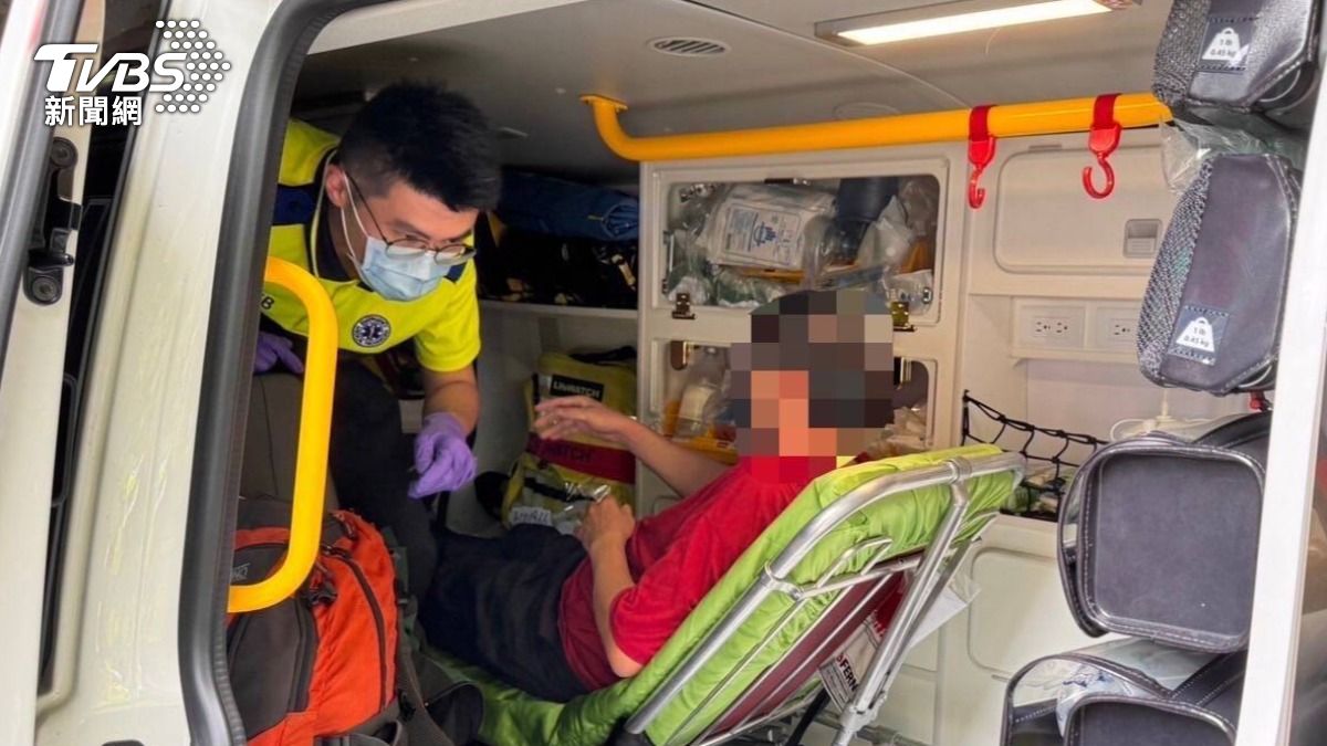 新竹登山客遭虎頭蜂圍攻!警巡邏見男子呼吸急促「半昏迷倒地」