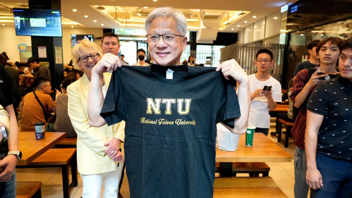台積電、黃仁勳話題正夯!台中一中「14人上台大電機」