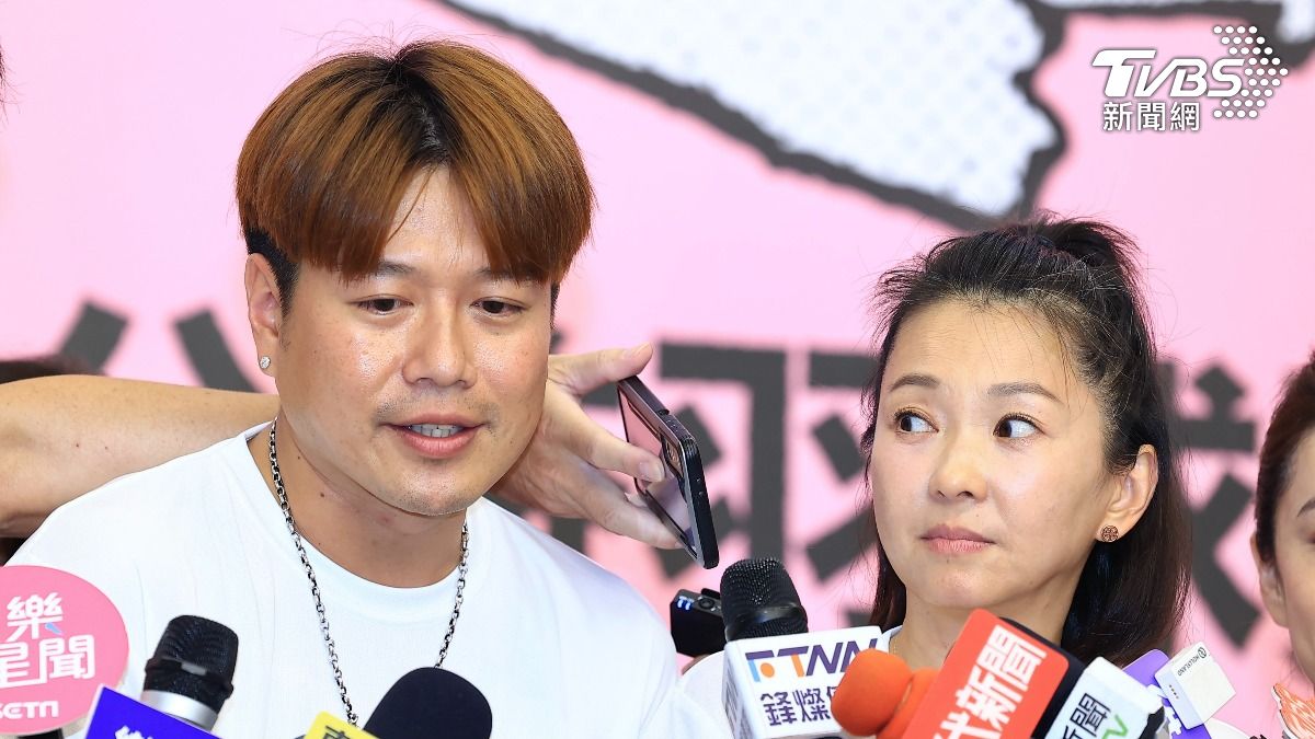 六月(右)、李易先前傳出婚變。(圖/黃城碩攝)