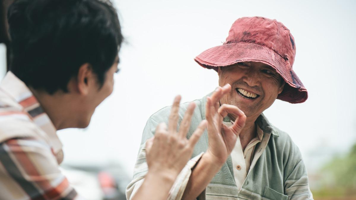 檢場年輕時應莊凱勛之邀,進戲班幫忙。(圖/公視、華視提供)