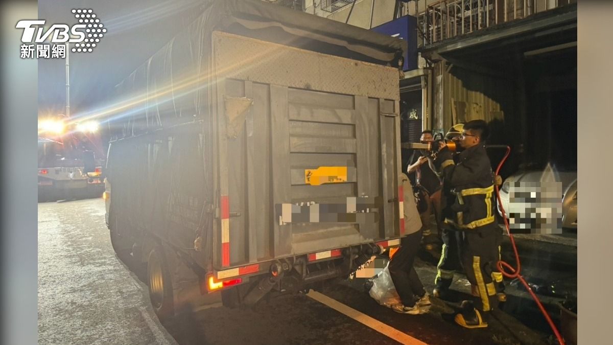 操作不慎?女運將被貨車電尾門夾頭 無生命跡象重傷送醫