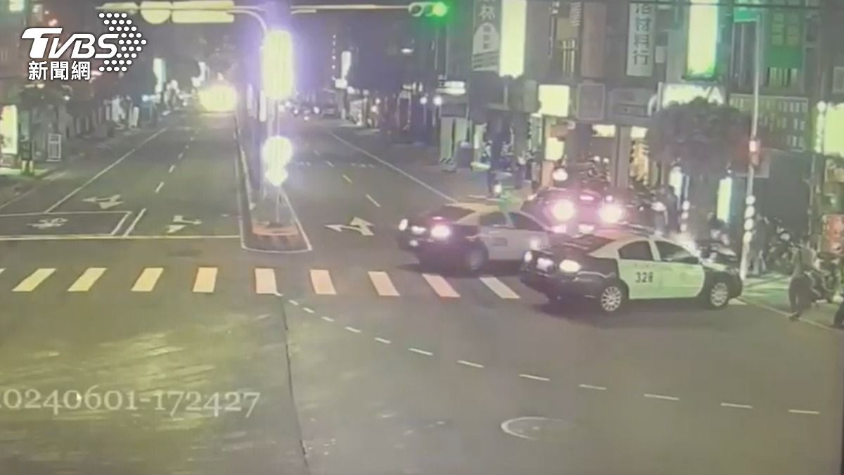民眾當街爆發口角糾紛,驚動警方到場處理。(圖/TVBS)