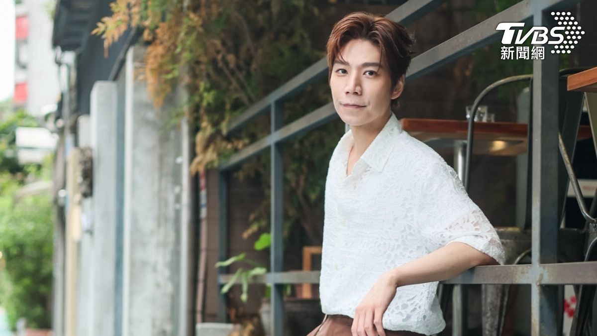 潘裕文自認走務實浪漫派,對於節慶儀式感較不注重。(圖/趙世平攝)