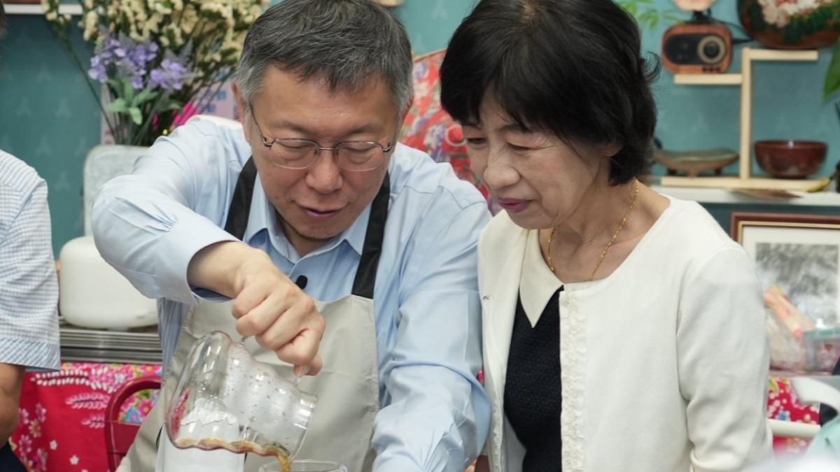 柯文哲2日南下高雄,赴民眾黨高雄市黨部榮譽主委曾尹儷成立的真引力咖啡廳。(圖/民眾黨提供)