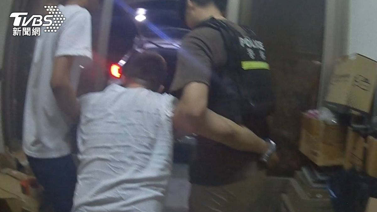 3條通男忍腰痛逃亡!蜷縮倉庫紙箱內 警聽聲逮人