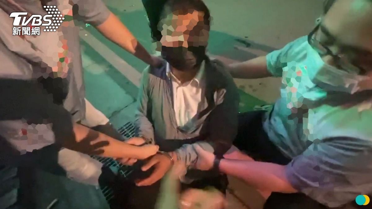 聽到穩賺不賠…婦砸70萬買飆股被詐 警扮超商店員抓人