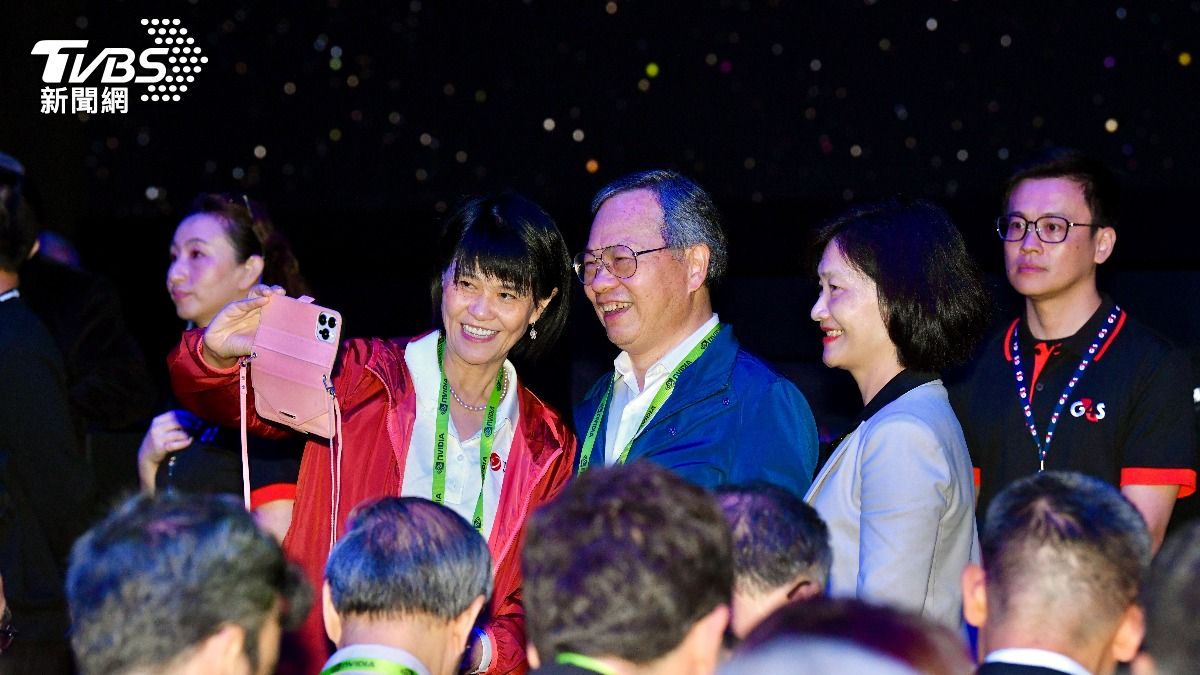 美超微董事長梁見後也現身黃仁勳演講會場。(圖/胡瑞麒攝)