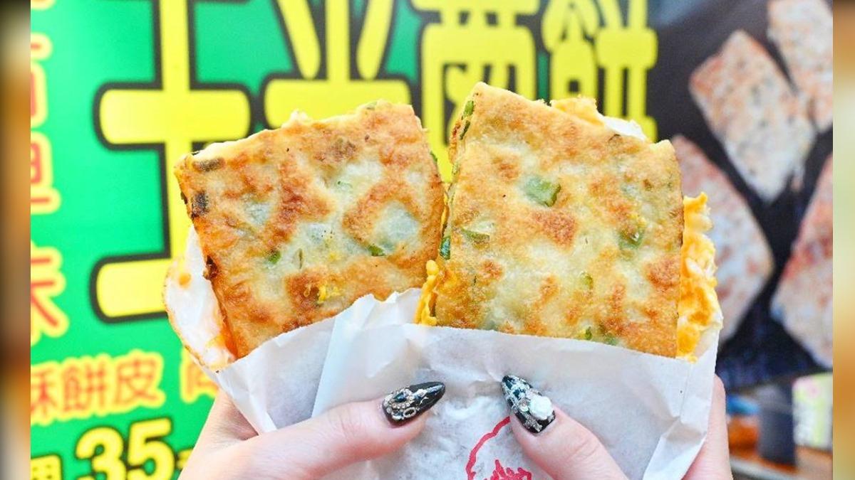 玉米蔥餅加蛋只要50元，趁熱吃外皮還會脆脆的。（圖／糖糖‘s享食生活提供）