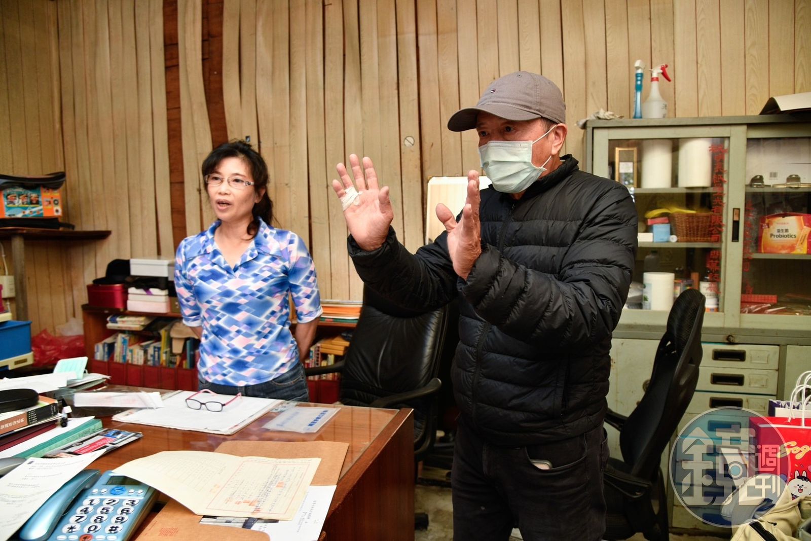 吳兆賢夫婦拒搬,要求還地於國家。(圖/鏡週刊)