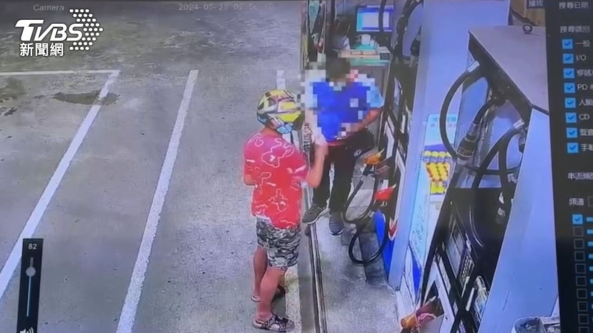 郭男5月29日凌晨2時58分拿著寶特瓶,跑去台北市某間加油站購買7元的汽油。(圖/TVBS)