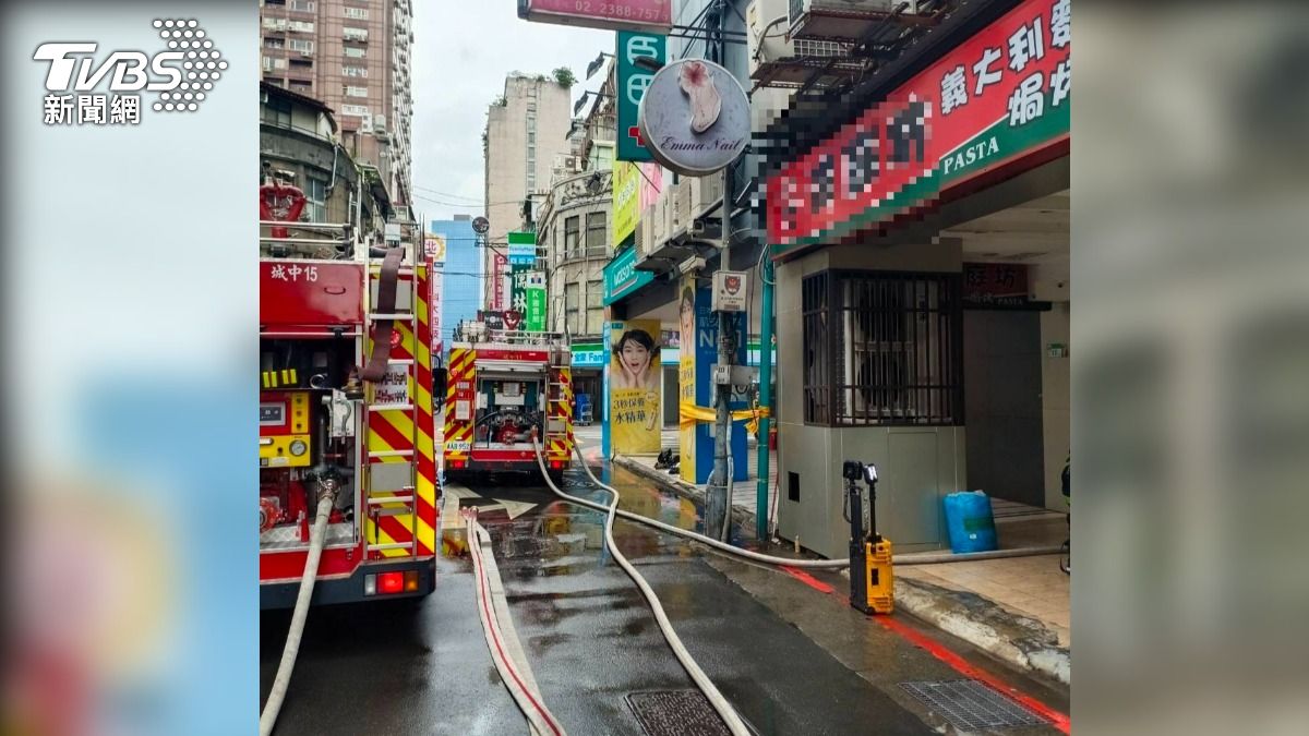 北市義大利麵餐廳疑似發生氣爆,3名員工燒燙傷送醫。(圖/TVBS)