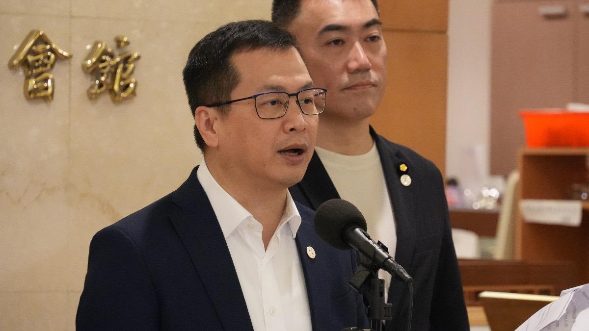 藍委喊話透過修憲與複決公投方式廢除監察院。(圖/羅智強辦公室提供)