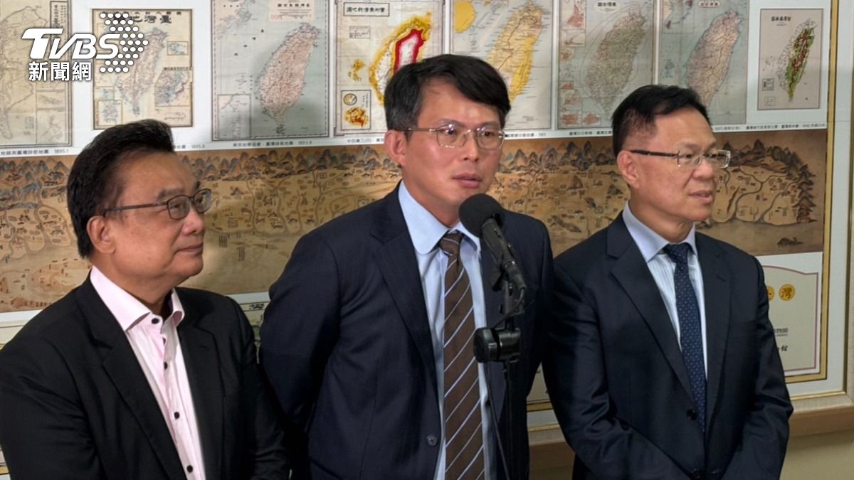 四叉貓質疑違建沒拆乾淨 黃國昌揭原因:不會跟賴清德一樣