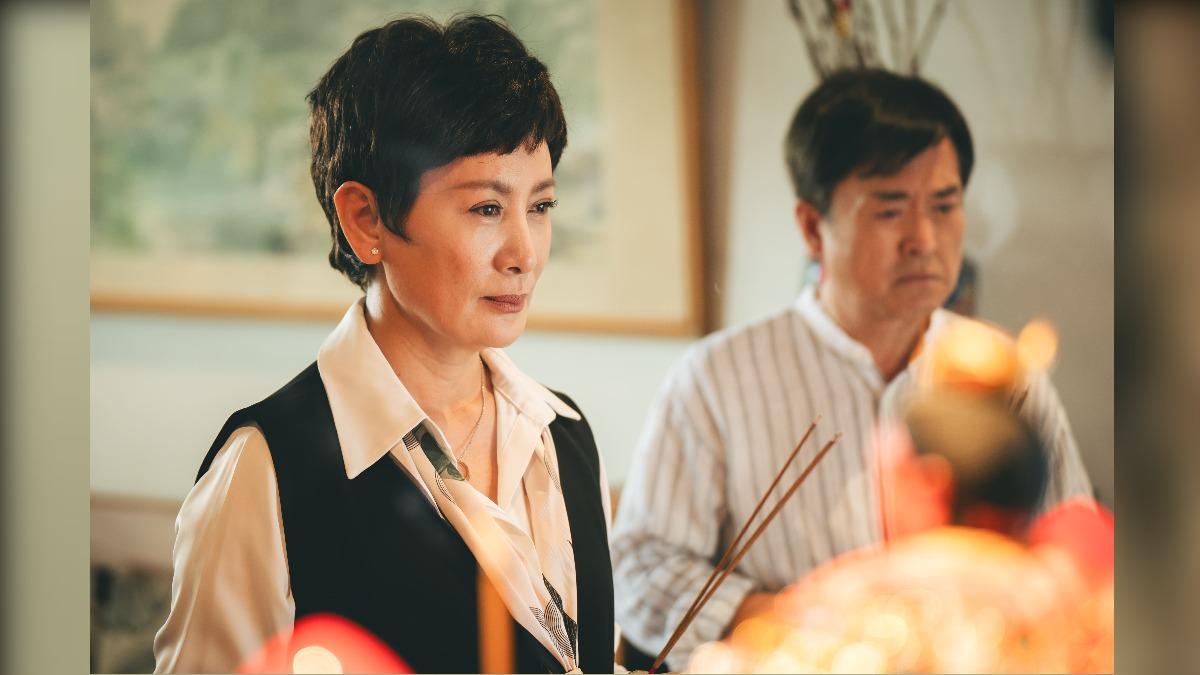 《勇氣家族》陳亞蘭（左）守護莊凱勛的戲班子。（圖／華視提供）