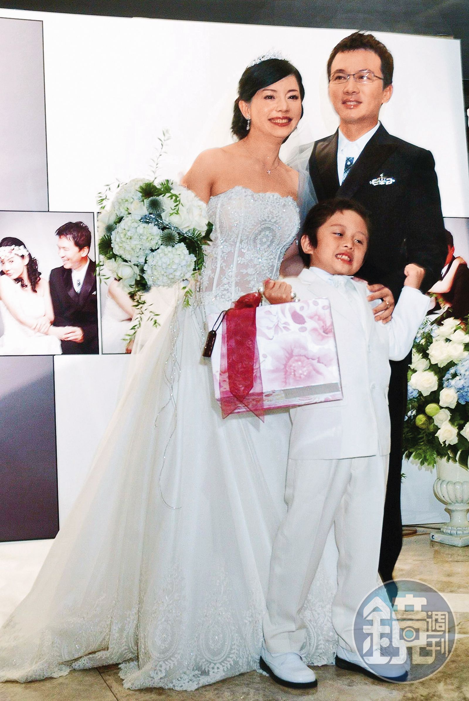 2007年孫鵬和狄鶯再婚，兒子孫安佐開心陪著父母辦婚宴。（圖／鏡週刊提供）