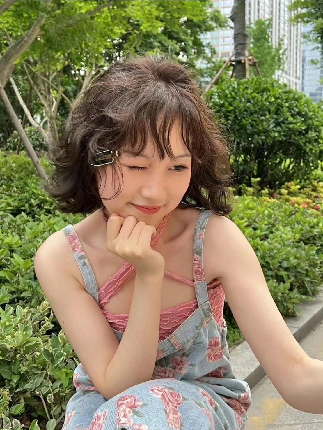 將頭髮長度再稍微剪短，搭配雲朵燙髮整個人更清爽。（圖／翻攝自＠絲意染燙設計師小紅書）