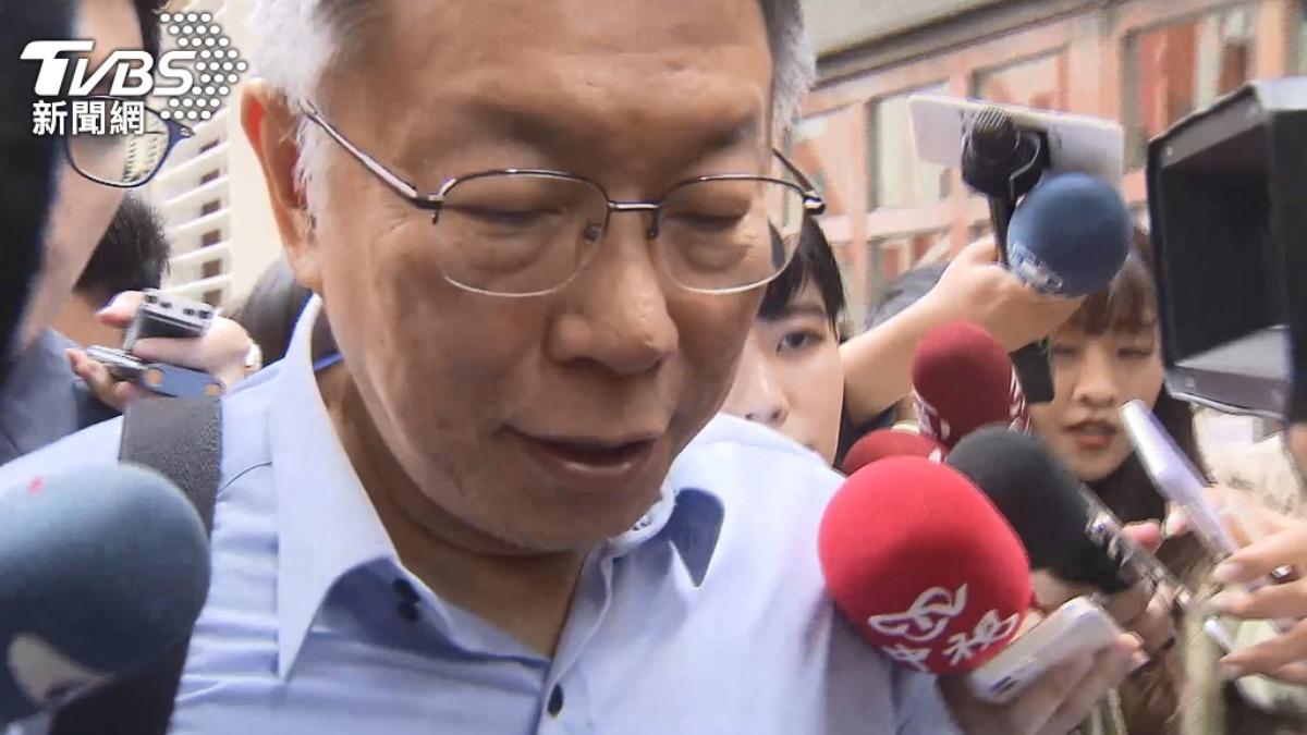 鍾小平近日爆料,柯文哲手機內的多個社群軟體紀錄已被破解。(圖/TVBS)