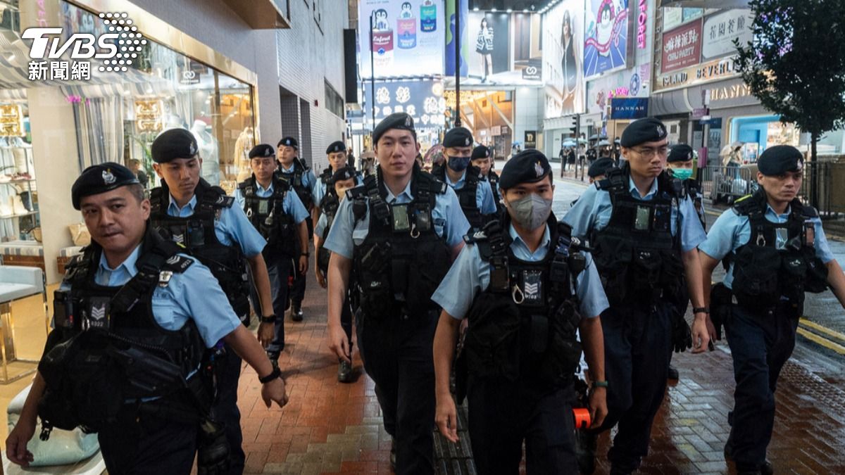 港警在銅鑼灣一帶大規模部署警力，更出動反恐特勤隊及裝甲車在現場戒備。（圖／達志影像美聯社）