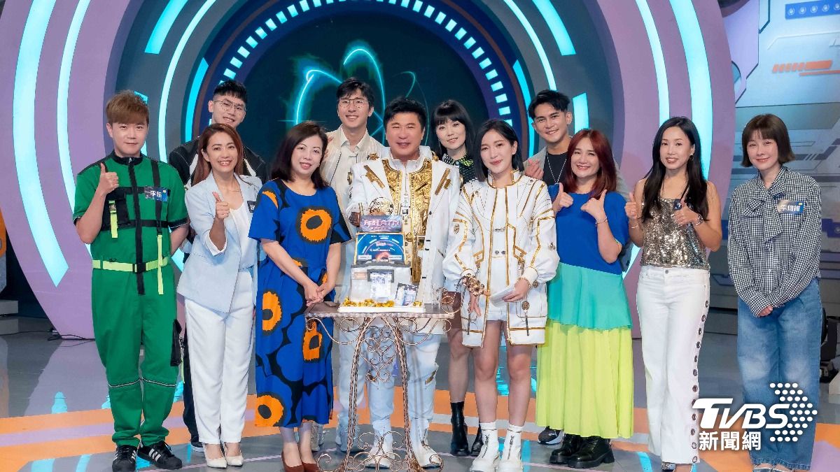 《拜託ATM》團隊驚喜為胡瓜慶生。(圖/TVBS)