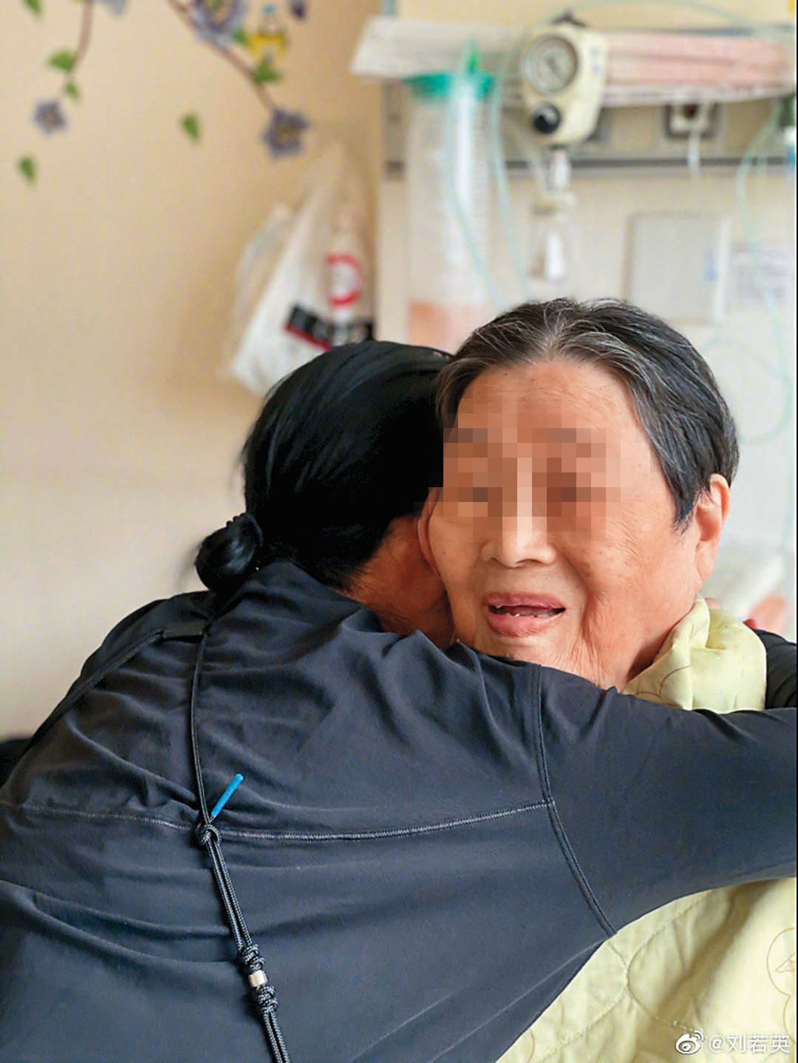 劉若英分享照顧祖母的心情,但被親友說曬出老人家的病容,對她的作法頗有微詞。(圖/翻攝自劉若英微博)