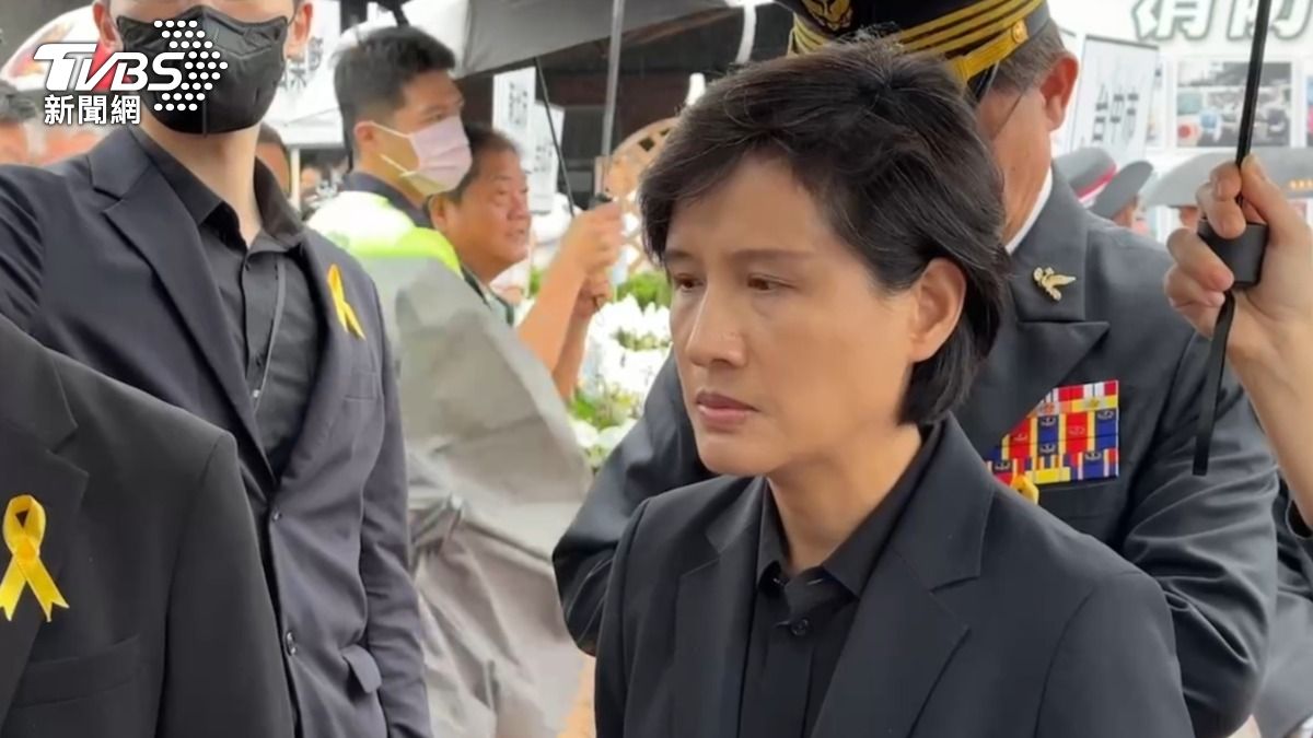 行政院副院長鄭麗君到場致意。(圖/TVBS)