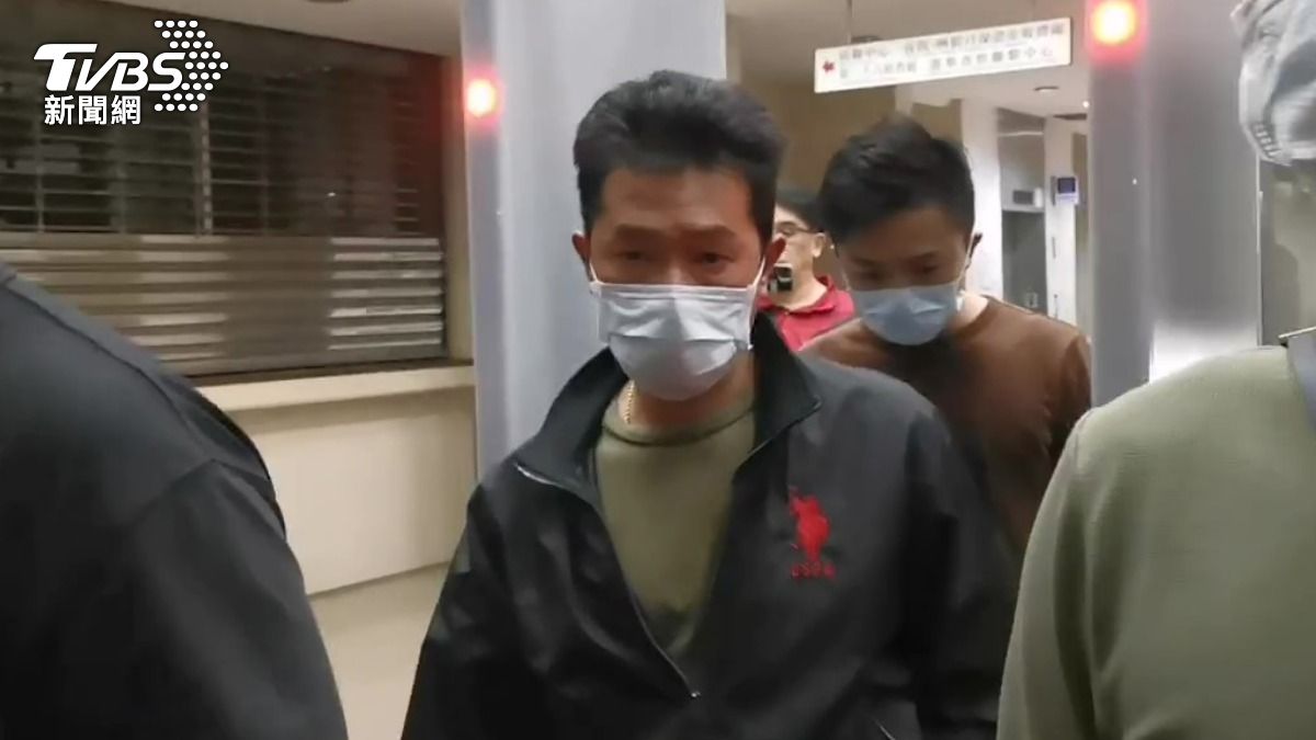 開鍘！警員涉包庇色情業50萬交保　松山分局：停職處分