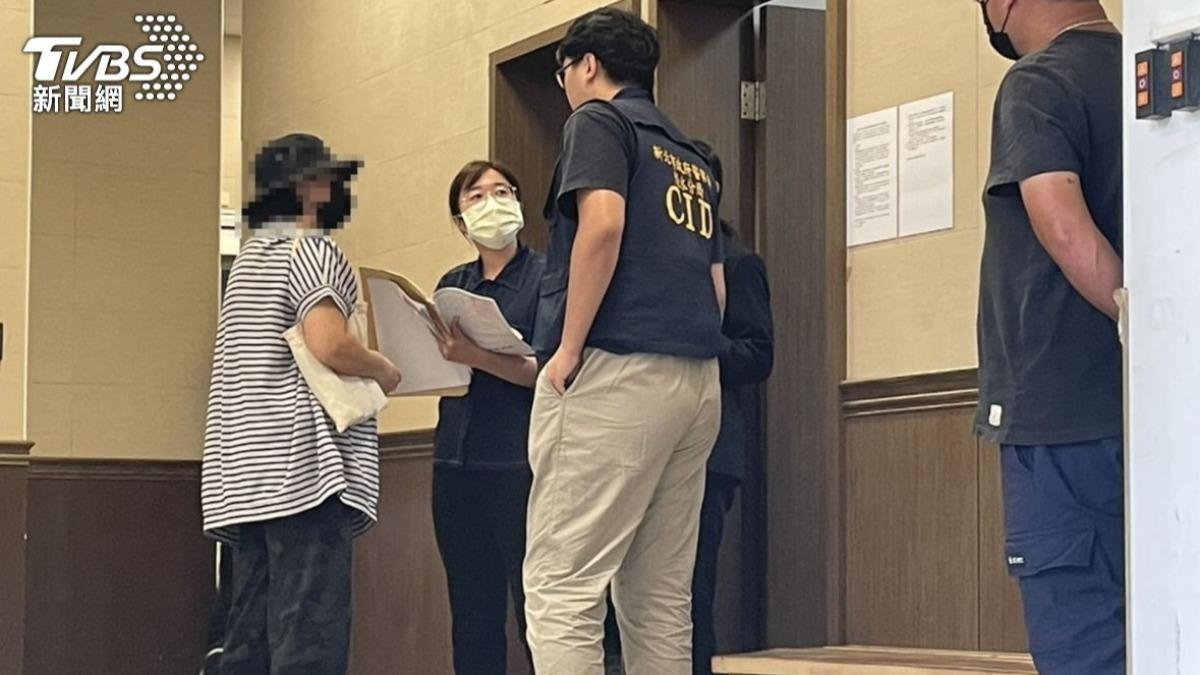 唐治平母親驟逝,檢警昨日相驗時僅有表妹到場。(圖/TVBS)