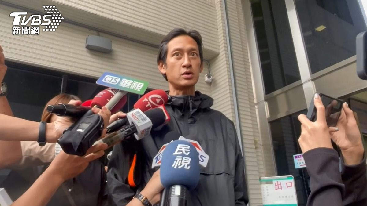 唐治平現身士林地檢署。(圖/潘千詩攝)