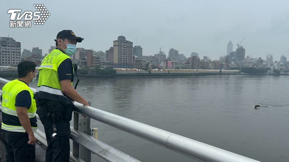 快訊／台北橋目擊民眾跳河　警消下船艇即刻搜救