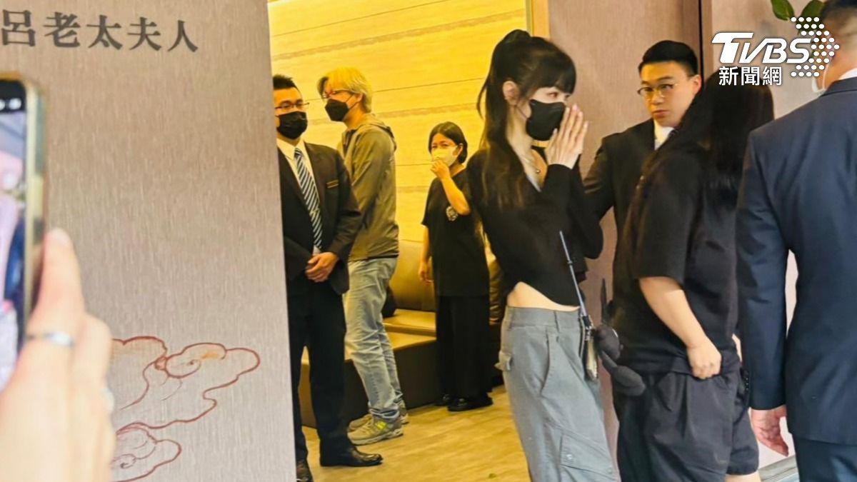 謝金燕暴瘦現身邱瓈寬母親追思會 傷心欲絕曝:我會撐住!