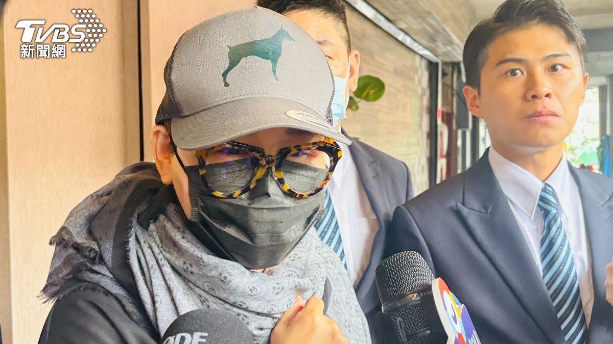 藍心湄悲傷拭淚離開靈堂! 叮嚀邱媽媽保佑「去夢裡嚇嚇阿寬」