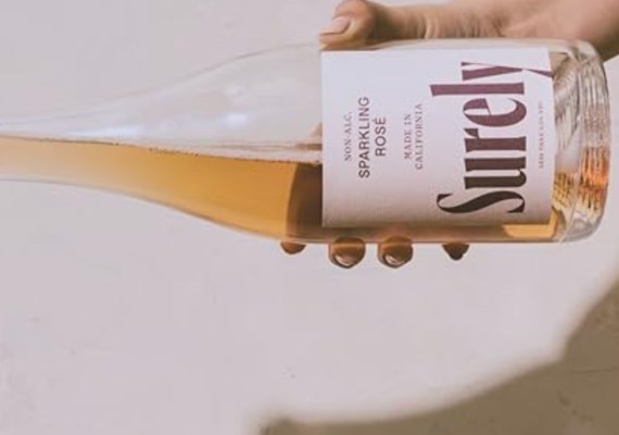 無酒精氣泡玫瑰酒。（圖／翻攝自Amazon）