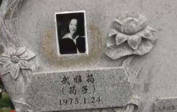 汪峰爆出每年清明節都會到筠子墳墓獻花。(圖/翻攝自微博)