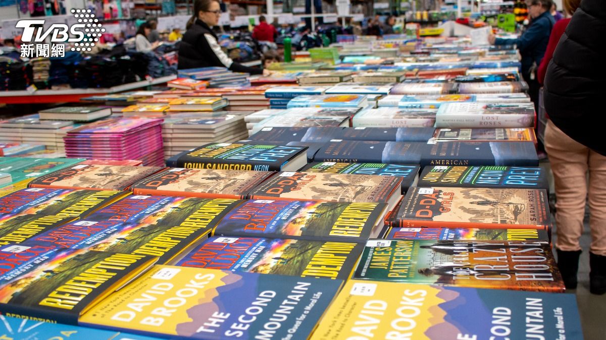 好市多將從明年1月開始停止全年銷售書籍。(示意圖/達志影像shutterstock)