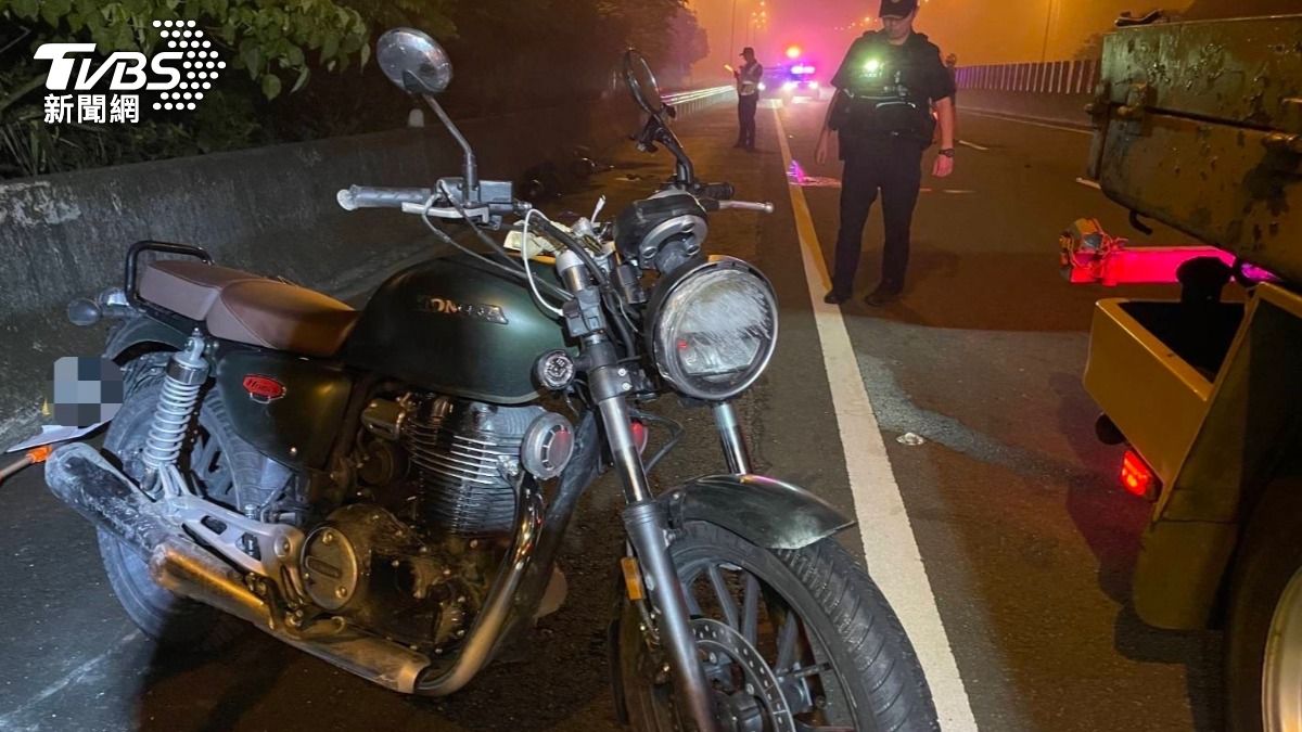 台南19歲男沒重機駕照「越級騎黃牌自撞護欄」 17歲少女噴飛亡