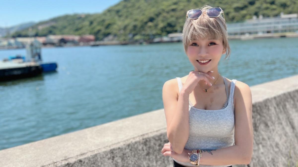 丟丟妹直接爆乳！才切膽囊「腹部開3洞」火速回歸　穿超短現身日本街頭