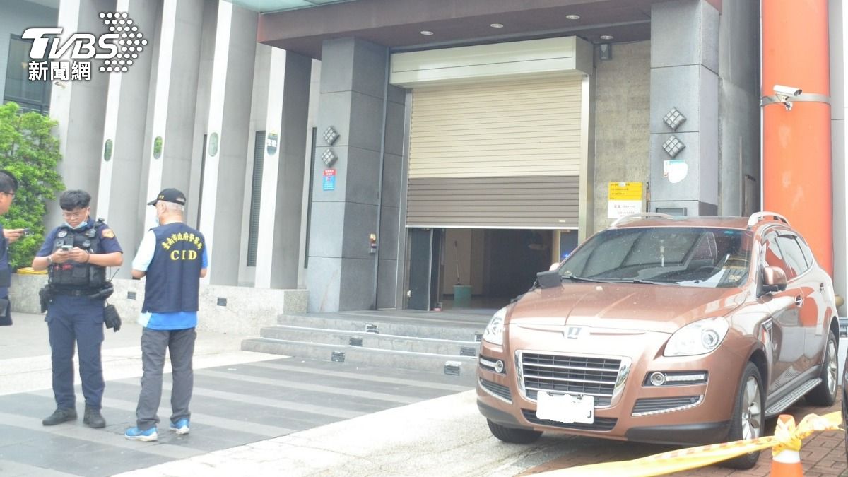 台南舞廳傳槍響!醉男朝鐵捲門開槍 恐怖流彈射穿2人肩膀、頭顱