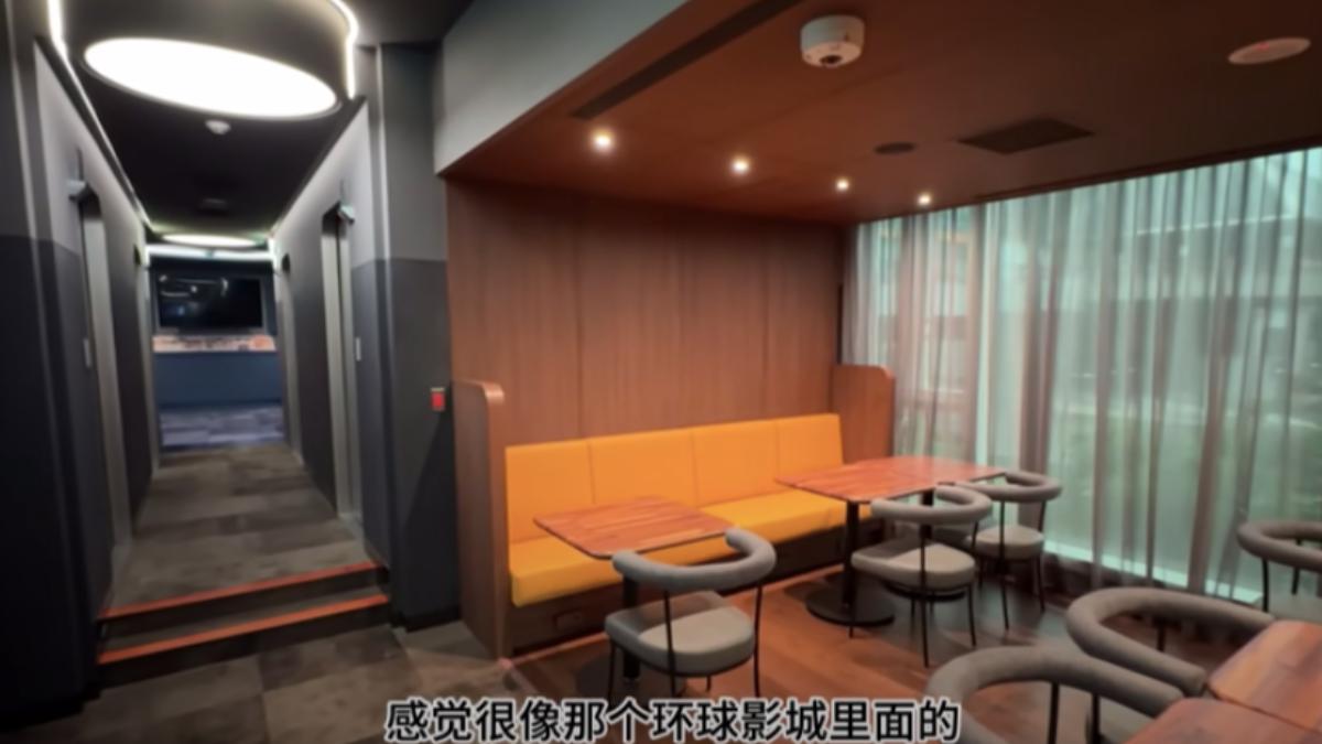 大陸網紅《金毛评测犬》分享搭乘星宇航空商務艙的體驗。(圖/翻攝YT 金毛评测犬)
