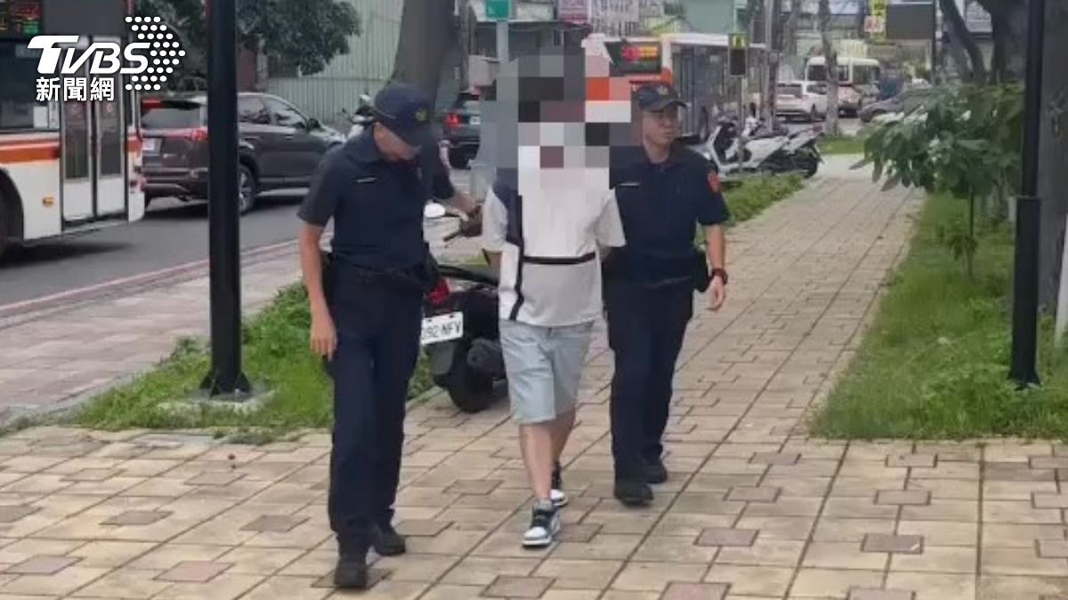 三重警方上月逮捕2名詐團車手。(圖/TVBS)