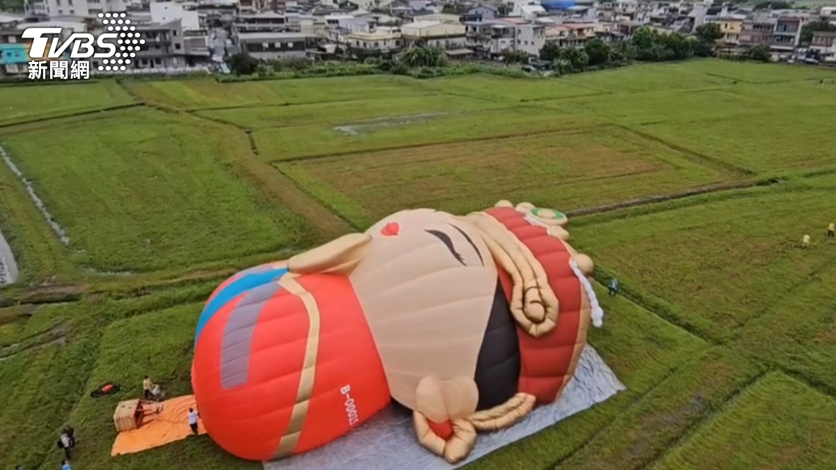 宜蘭媽祖造型球準備升空。（圖／TVBS）